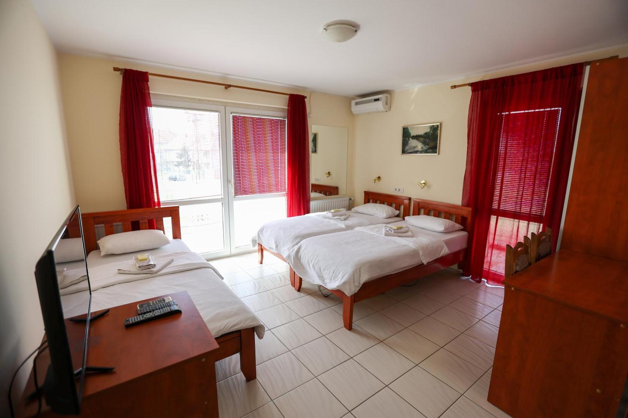 Marex Centar Hotel Jabuka Eksteriør billede
